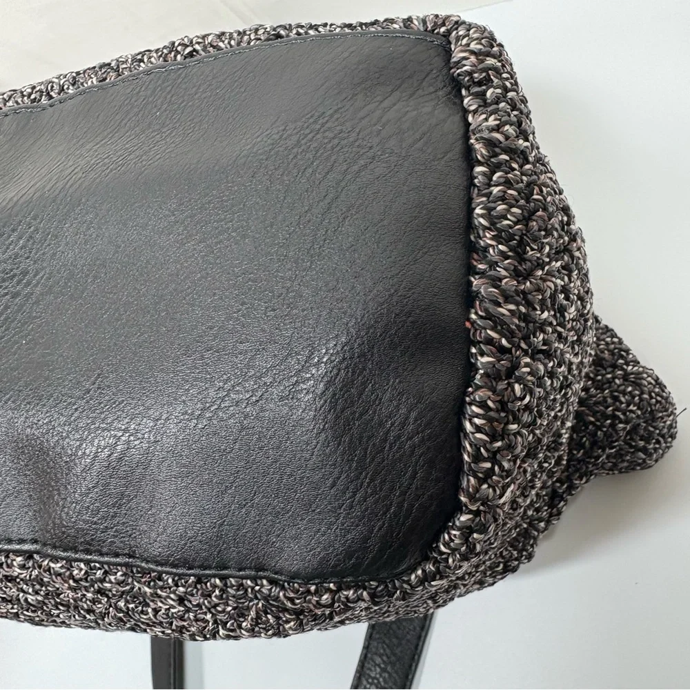 The Sak Fairmont Crochet Zip Top Tote Shoulder Bag  Black Mauve White‎